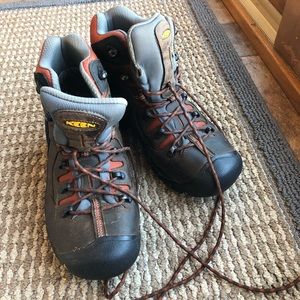 Keen men’s hiking boots